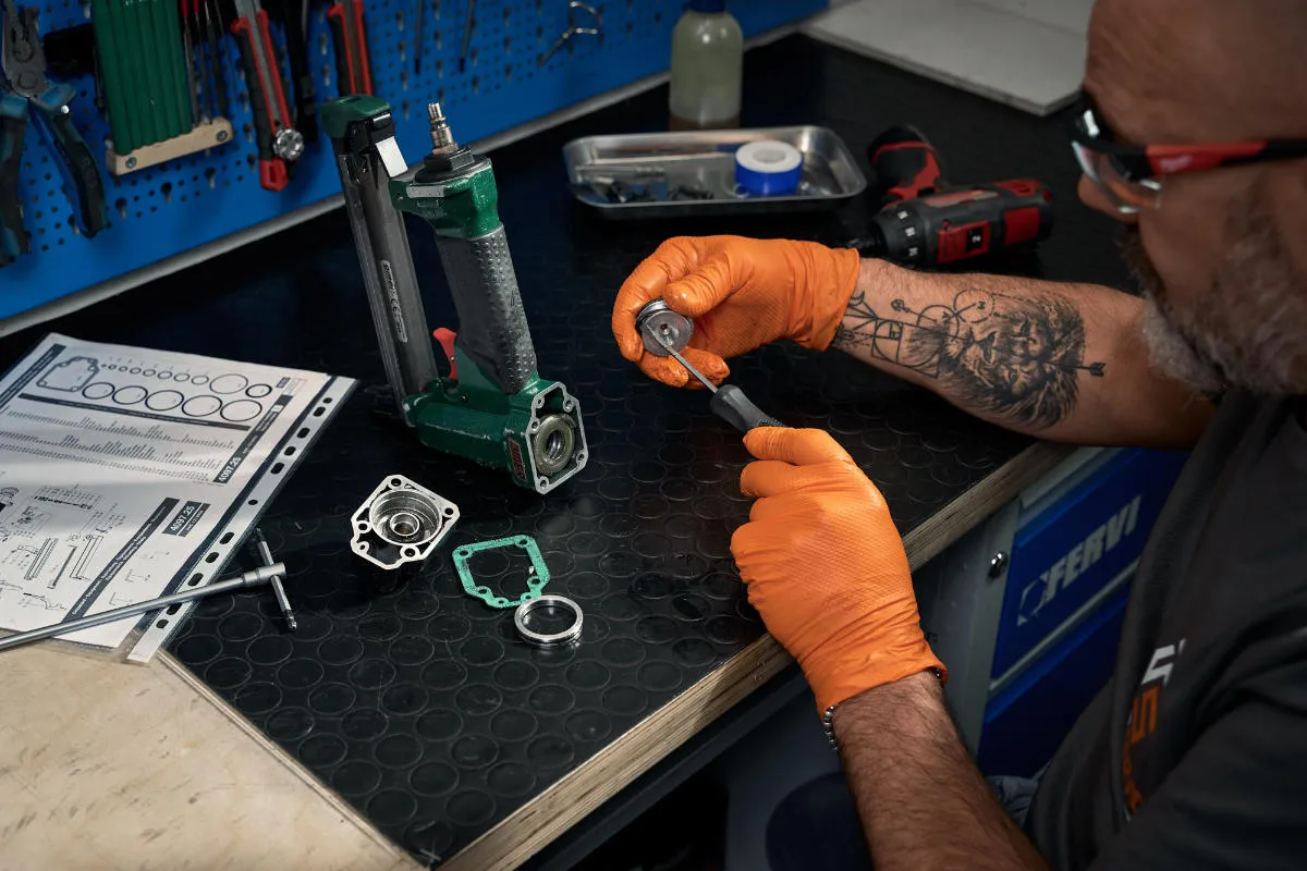 Manutenzione, riparazione e assistenza su utensili Milwaukee e Omer